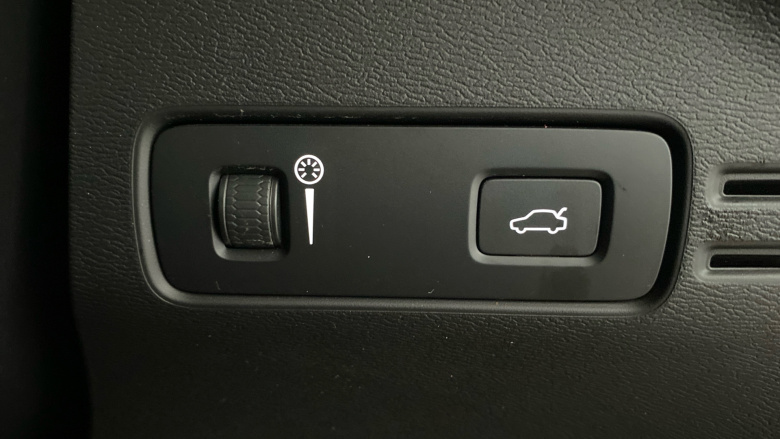 Volvo Xc40 2.0 B4P R DESIGN Pro 5dr Auto [7 speed] Petrol Estate